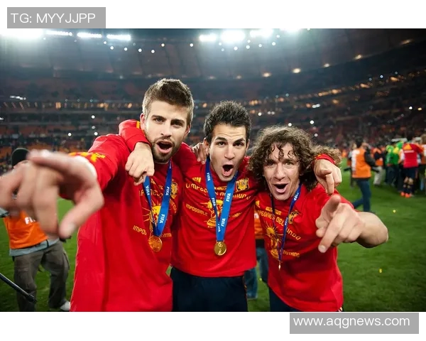 足球巨星背后的故事与趣事 揭开球场之外的精彩人生